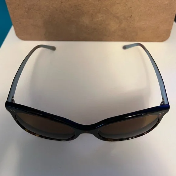 Tiffany and Co. sunglasses 🕶️ 💎 - Picture 2 of 8